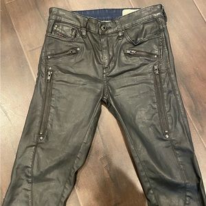 DIESEL VINTAGE LEATHER COATED JEANS W ZIPPER DETAILING SIZE 25 SKINNY